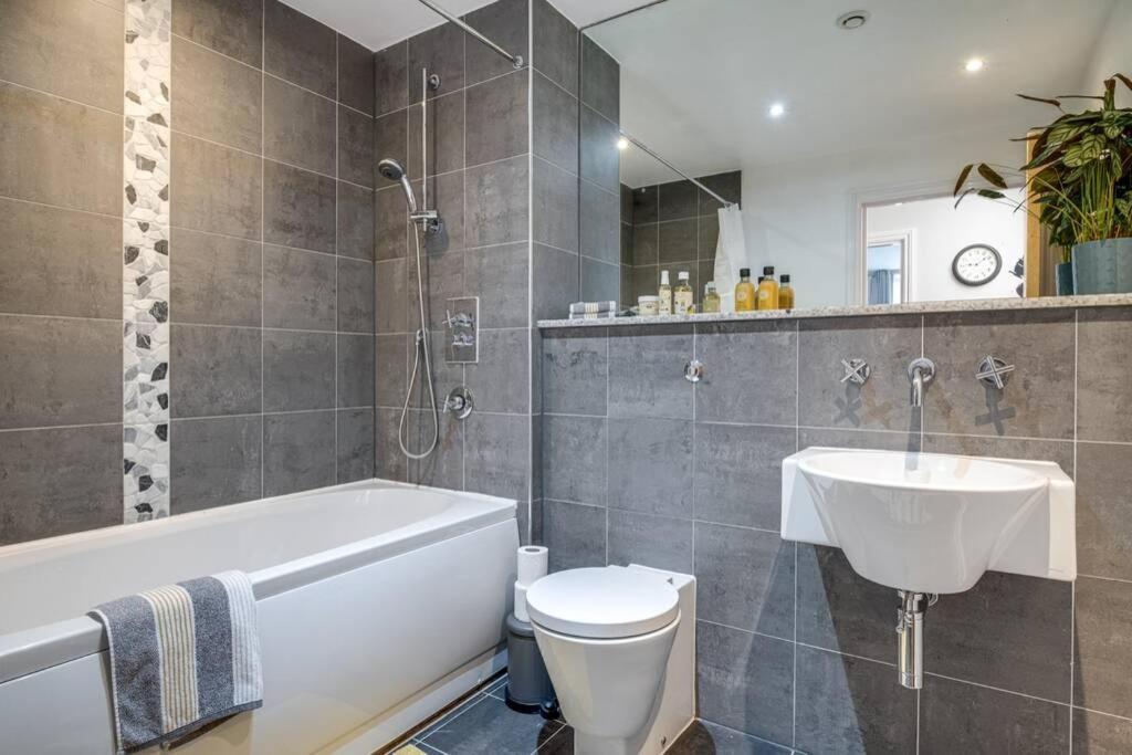 Luxury 2Bed Spacious Apartment- City Centre- Free Parking Birmingham Dış mekan fotoğraf